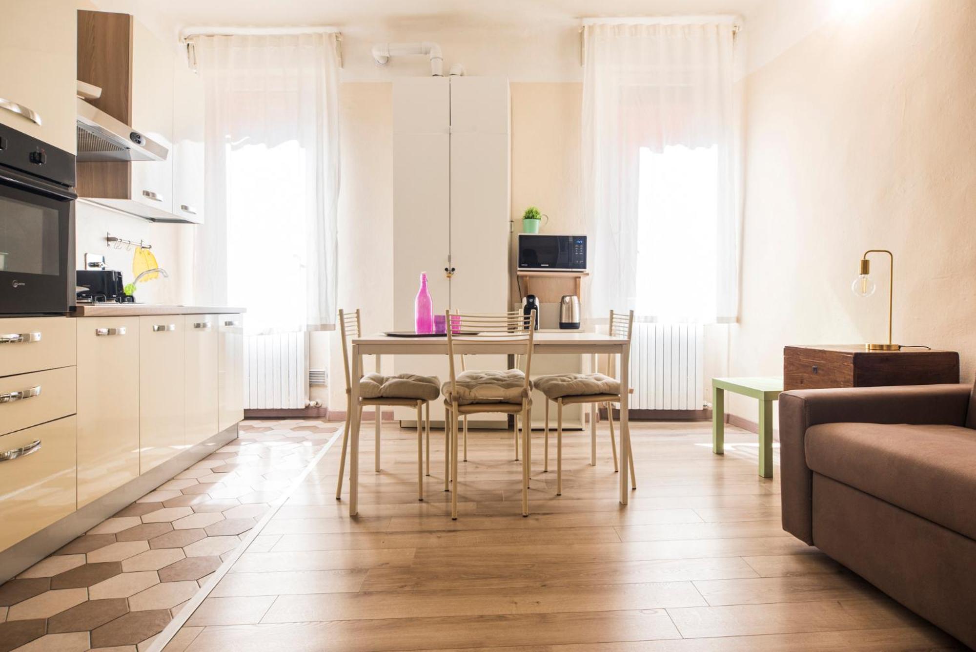 Reggio Center Lovely Apartments レッジョ・エミリア エクステリア 写真